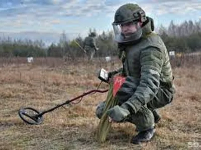 „Glorioasa” armată rusă a trimis geniștii la război cu bucăți de lemn în loc de TNT/foto: grodno.by