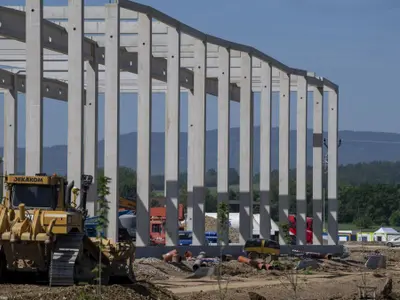 O companie din Germania cu afaceri de 15.000.000.000 € intră în România. Apar sute locuri de muncă - Foto: Profimedia Images