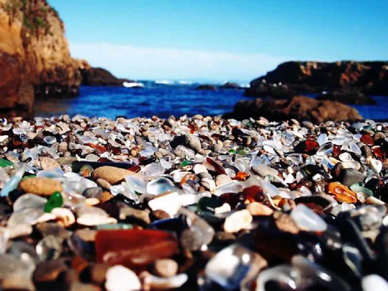 Plaja de unde nu ai voie să iei nici măcar o piatră - Foto: surfertoday.com