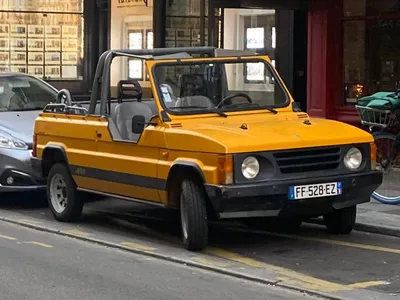 Românii n-au gustat modelul Aro 10 Spartana, dar „buggy”-ul încă animă străzile din Paris - Foto: Facebook/Romaniagram