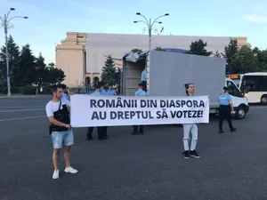 Mesaj din Piața Victoriei/FOTO: NWR