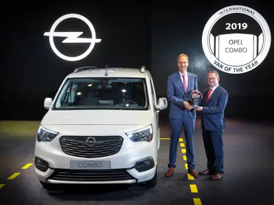 Juriul alcătuit din jurnaliști de specialitate din 25 de țări europene a plasat noul Opel Combo (127 puncte) cu mult în fața celui de-al doilea clasat, modelul Mercedes Sprinter (92 de puncte).