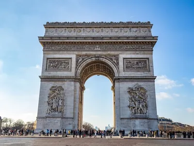 Drapelul UE a fost înlăturat de pe Arcul de Triumf din Paris/FOTO: dailysabah.com