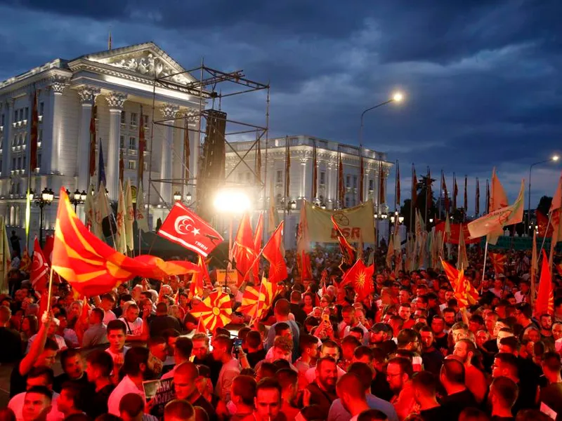 Zeci de mii de oameni au manifestat în Macedonia de Nord. Opoziția cere alegeri anticipate. / Foto: goshennews.com