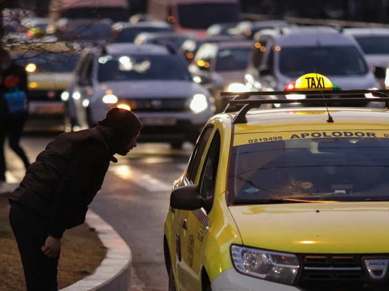 O bucureșteancă se află în stare critică după ce a fost înjunghiată într-un taxi de iubitul ei - Foto: Inquam Photos / Octav Ganea - Caracter ilustrativ