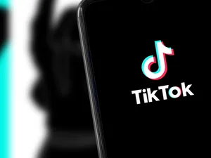 Influencerii de pe TikTok cu peste 100.000 de urmăritori vor primi bani din reclamele rulate. / Foto: searchenginejournal.com