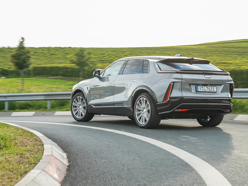 GM revine după 6 ani în Europa cu o mașină electrică. SUV-ul premium Cadillac Lyriq e făcut în China - Foto: Cadillac