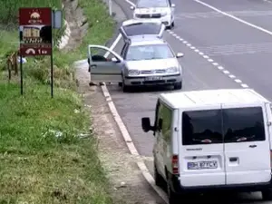 Au aruncat gunoiul în loc interzis, au rămas fără mașină Foto: captură Youtube