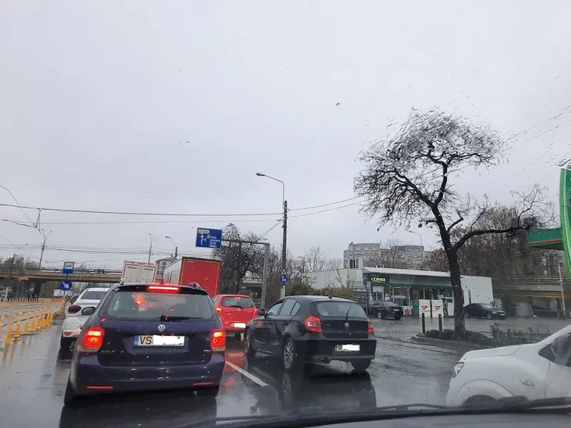 Trafic aglomerat pe Calea Giulești din BucureștiFoto: amator