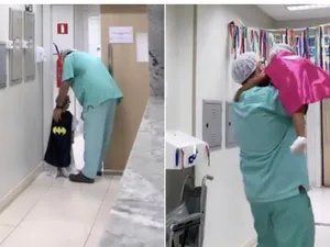 Un chirurg s-a costumat în supererou pentru a-i duce pe copii în sala de operație. Mii de reacții Foto: captură video TikTok/ drjoe_md