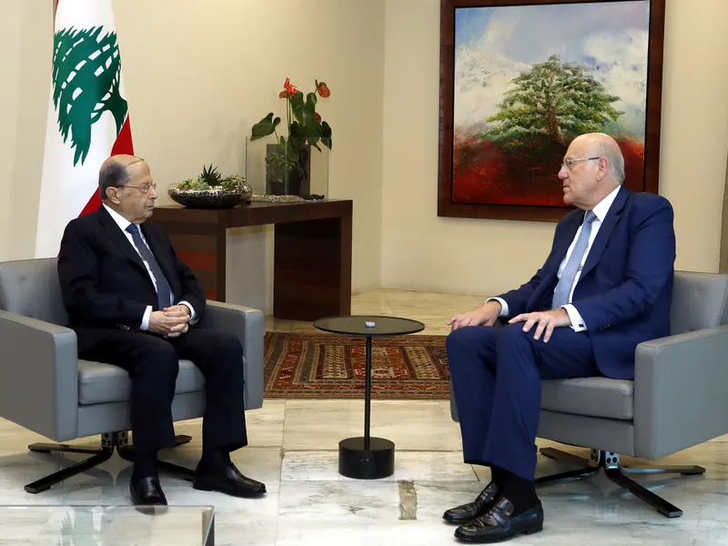 Preşedintele Michel Aoun şi premierul desemnat Najib Mikati. / Foto: dalatinohra.net