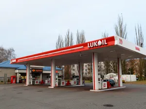 Pagina Lukoil, spartă de hackeri. Acțiunile: minus 42%. 30.000.000 €, profit în România în 2020