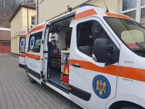 Incident grav la Sinaia. Un copil și patru adulți, surprinși de prelata prăbușită a unei terase/FOTO: Facebook/Ambulanta