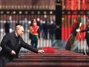 MANIFESTAȚIE Vladimir Putin a defilat pe 9 mai doar cu tancurile în Piața Roșie. S-a abținut să declare, oficial, război Ucrainei - Foto: Profimedia Images