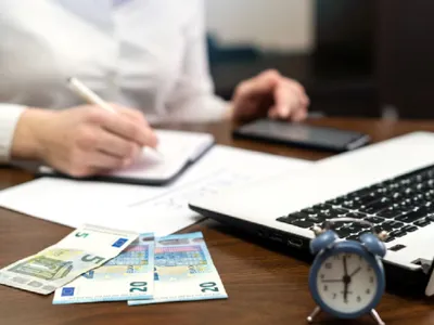 Salariu de 7.900 €/ lunar și alte beneficii. Unde trebuie să meargă românii care au această meserie? - Foto: Freepik.com (rol ilustrativ)