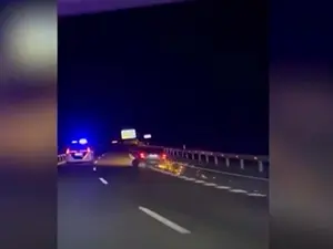 Un român beat și drogat a plecat pe autostradă cu o mașină fără o roată. Scotea scântei. - Foto: captură video/El Pais