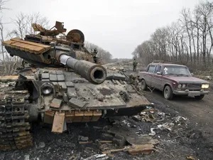 Statul Major General aTancuri rusești distruse în apropiere de Harkov- Foto: The Guardian